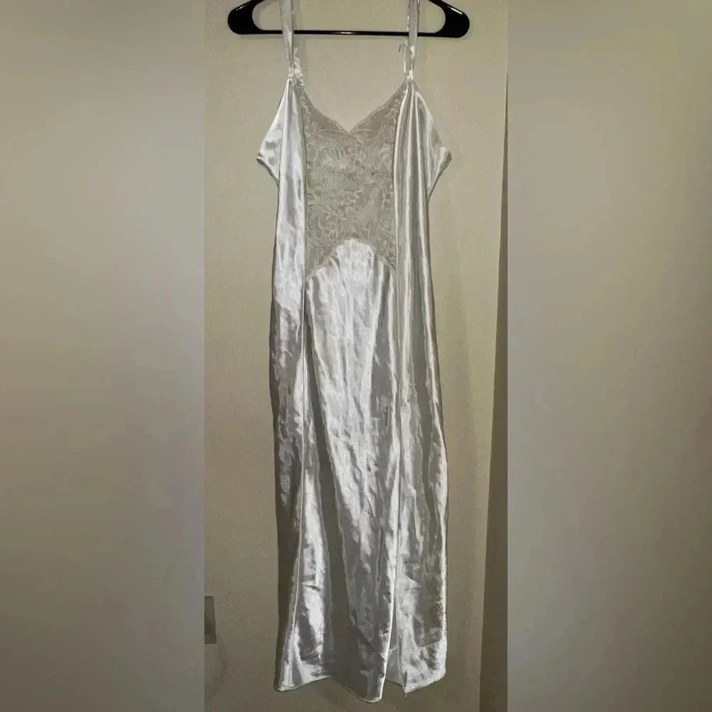 Vintage Victoria’s Secret Chemise Nightgown Ivory Lace Long medium